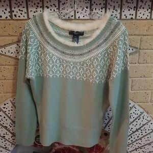 Jones New York Soft Green and White Patterned Sweater